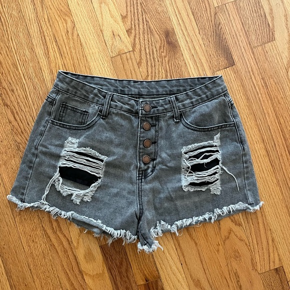 Ripped short Jean shorts with buttons (M) - Picture 1 of 4